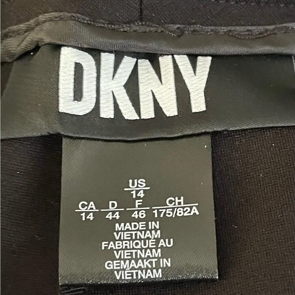 DKNY Flare Leg pants with front zip pockets Size: 14 Color: Black